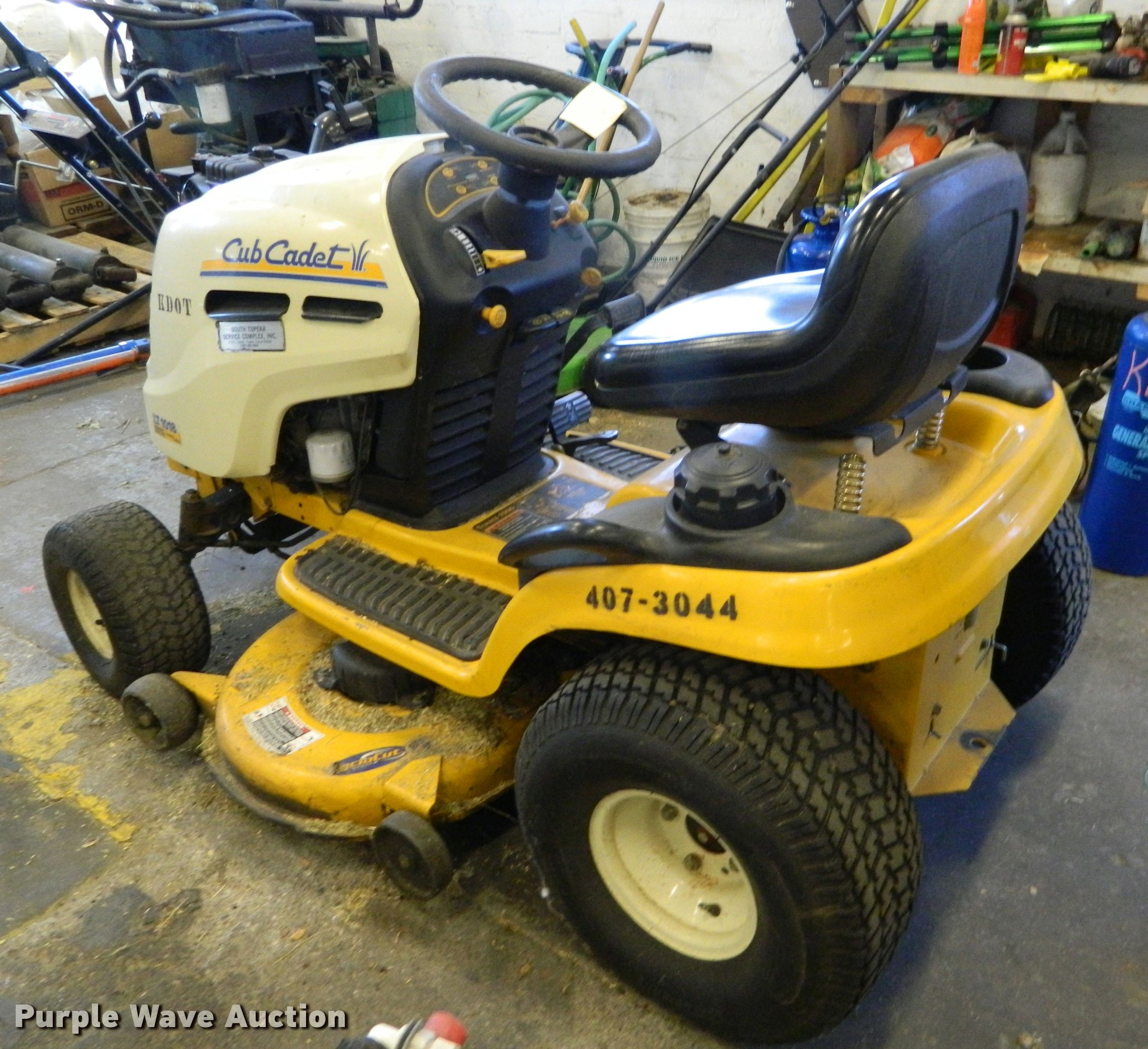 2004 Cub Cadet LT1018 lawn mower in Norton, KS Item DA9679 sold