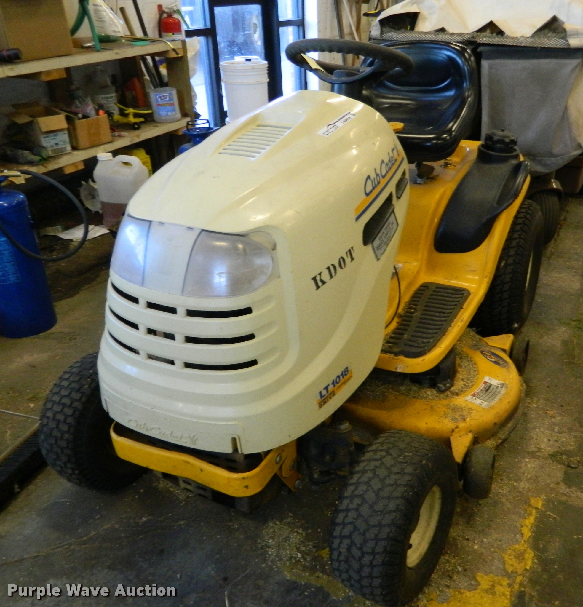 2004 Cub Cadet LT1018 lawn mower in Norton, KS Item DA9679 sold