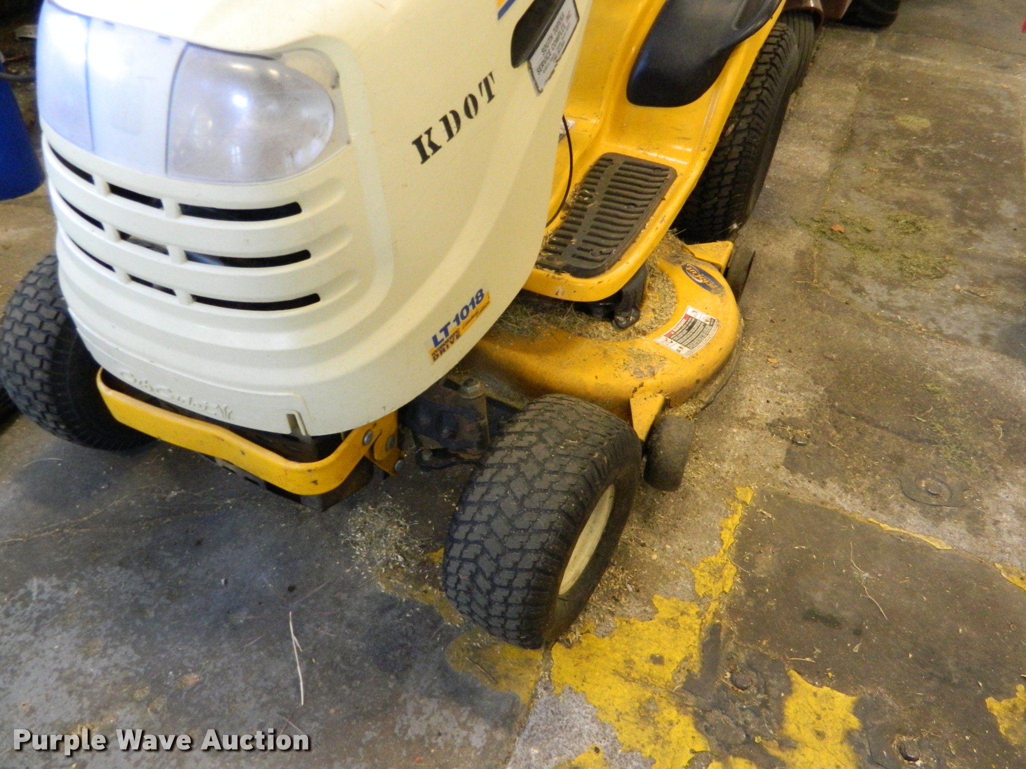 2004 Cub Cadet LT1018 lawn mower in Norton, KS Item DA9679 sold