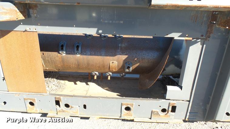 image for item AX9330 AGCO 8200 head