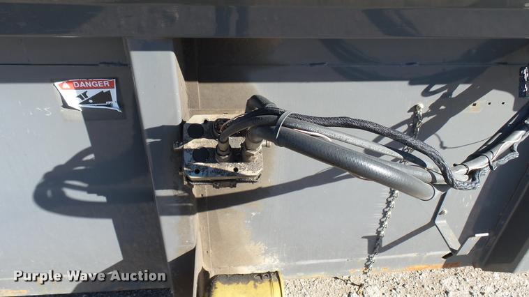 image for item AX9330 AGCO 8200 head