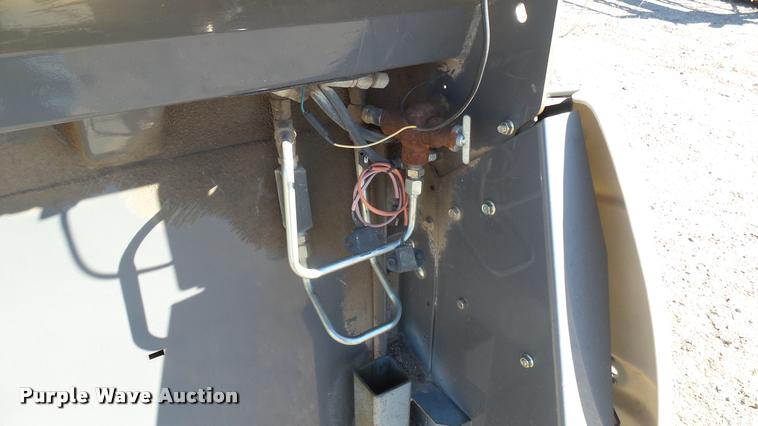 image for item AX9330 AGCO 8200 head