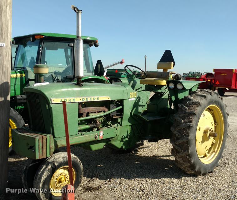 image for item BU9936 John Deere 2010 tractor
