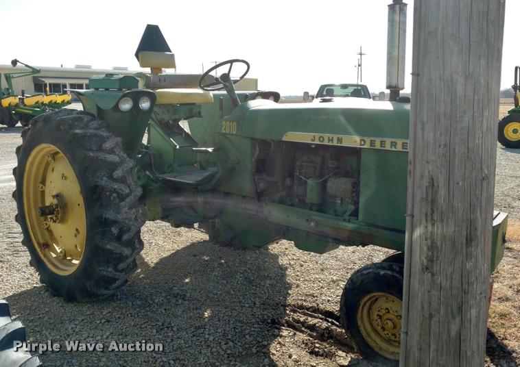 image for item BU9936 John Deere 2010 tractor