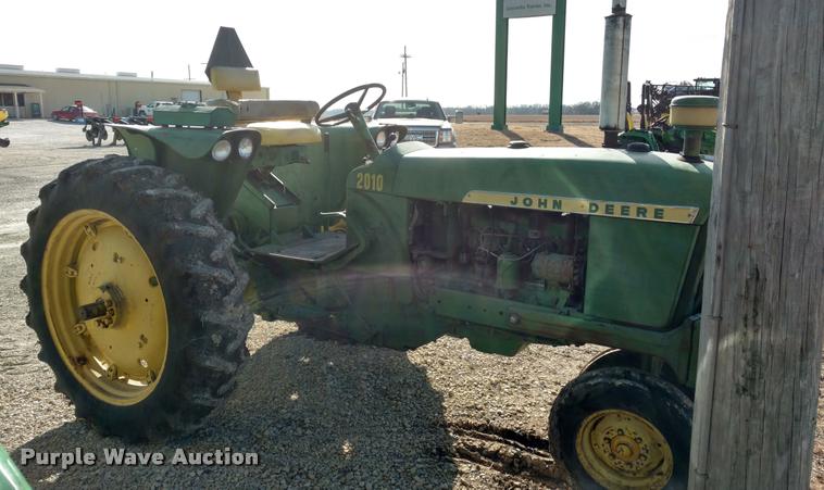 image for item BU9936 John Deere 2010 tractor