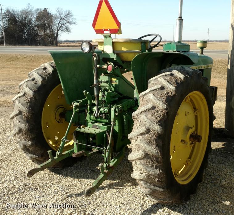 image for item BU9936 John Deere 2010 tractor