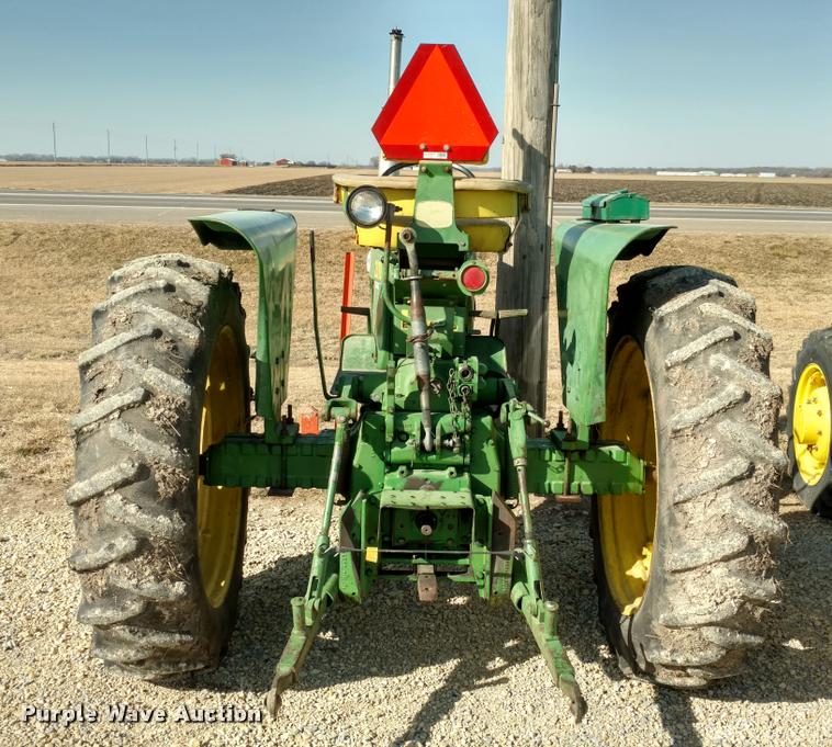 image for item BU9936 John Deere 2010 tractor