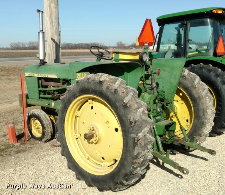 image for item BU9936 John Deere 2010 tractor