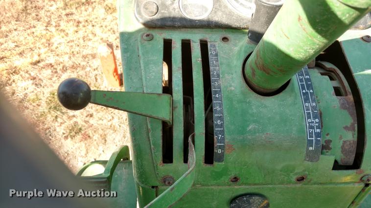 image for item BU9936 John Deere 2010 tractor