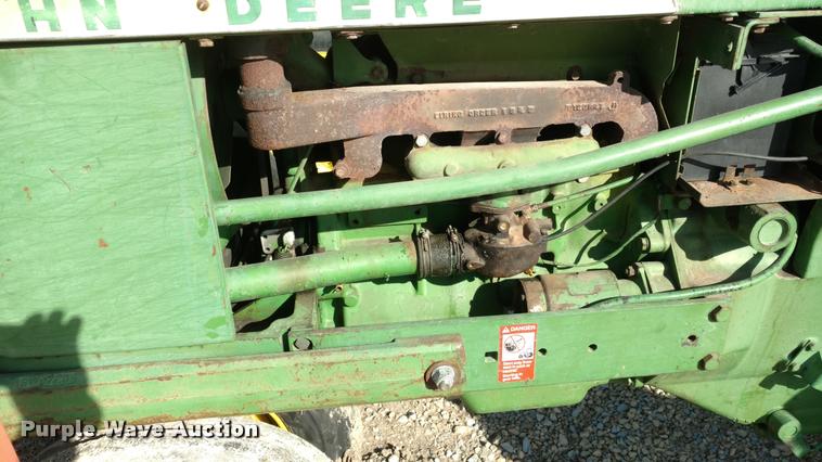image for item BU9936 John Deere 2010 tractor