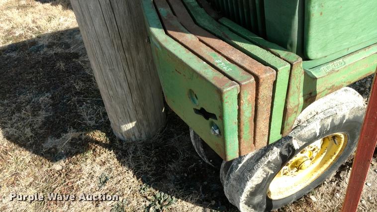 image for item BU9936 John Deere 2010 tractor