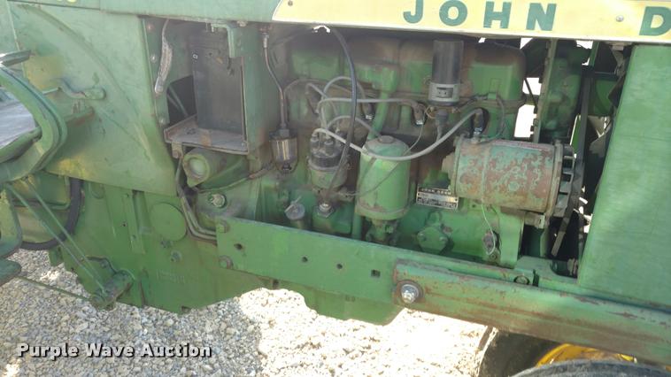 image for item BU9936 John Deere 2010 tractor