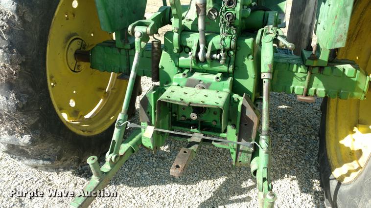 image for item BU9936 John Deere 2010 tractor