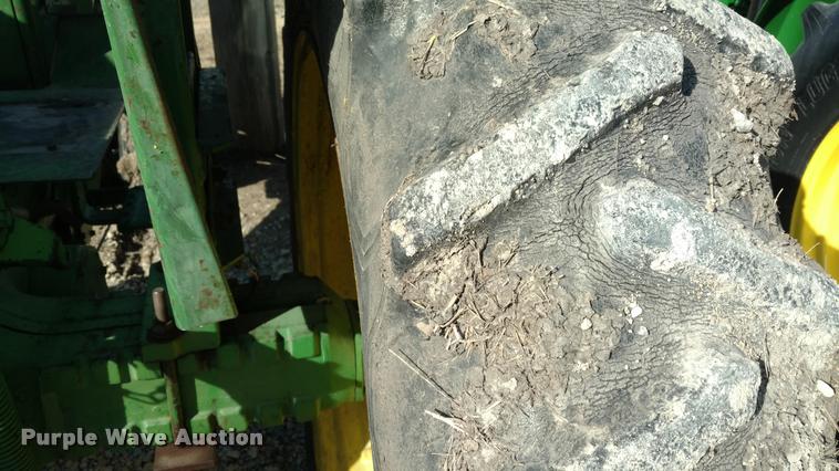 image for item BU9936 John Deere 2010 tractor