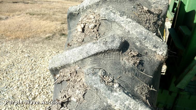 image for item BU9936 John Deere 2010 tractor