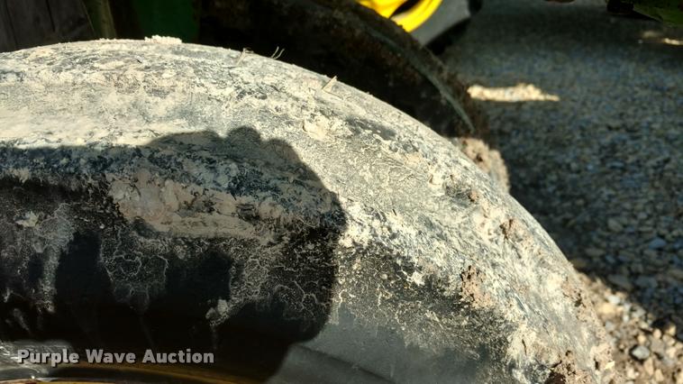 image for item BU9936 John Deere 2010 tractor