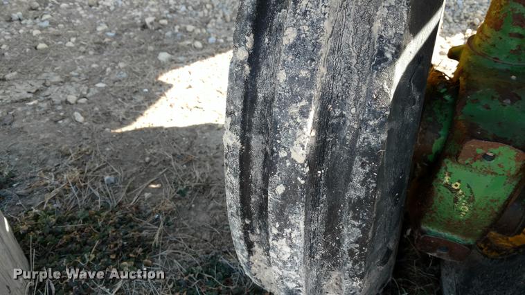 image for item BU9936 John Deere 2010 tractor