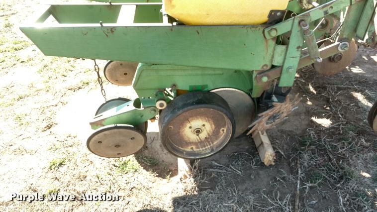 image for item BU9947 John Deere 7000 planter