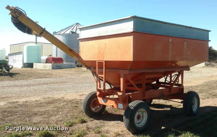 image for item BU9951 Huskee grain cart
