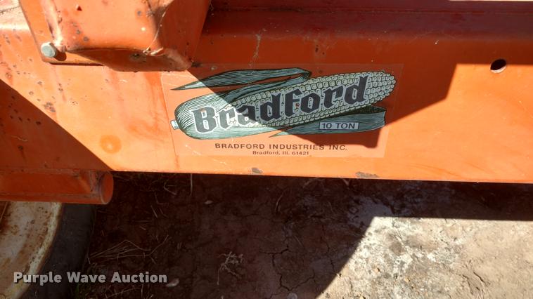 image for item BU9951 Huskee grain cart