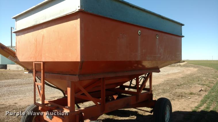 image for item BU9951 Huskee grain cart