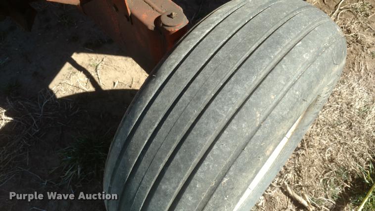 image for item BU9951 Huskee grain cart