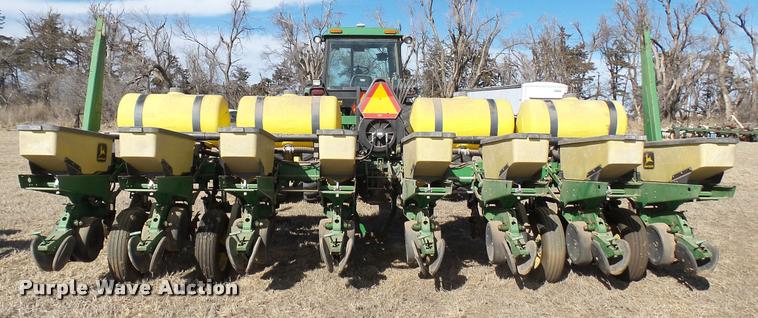 image for item DA0389 John Deere 1750 Max Emerge Plus Vacumeter planter