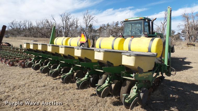 image for item DA0389 John Deere 1750 Max Emerge Plus Vacumeter planter