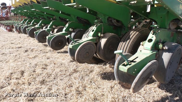 image for item DA0389 John Deere 1750 Max Emerge Plus Vacumeter planter