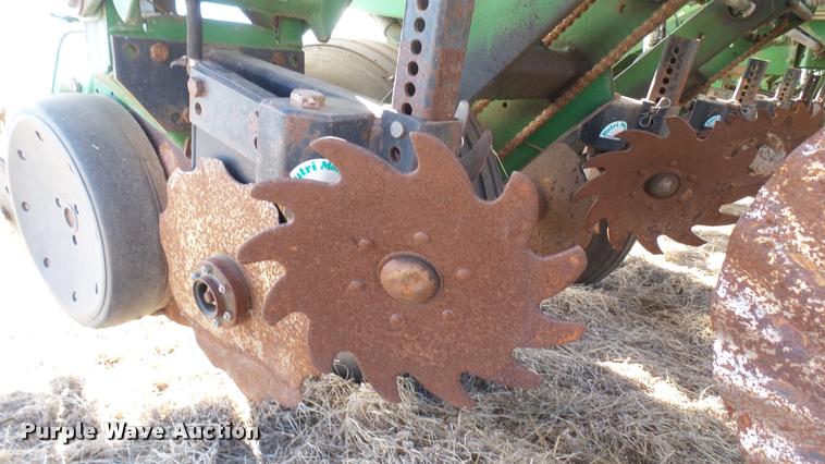 image for item DA0389 John Deere 1750 Max Emerge Plus Vacumeter planter