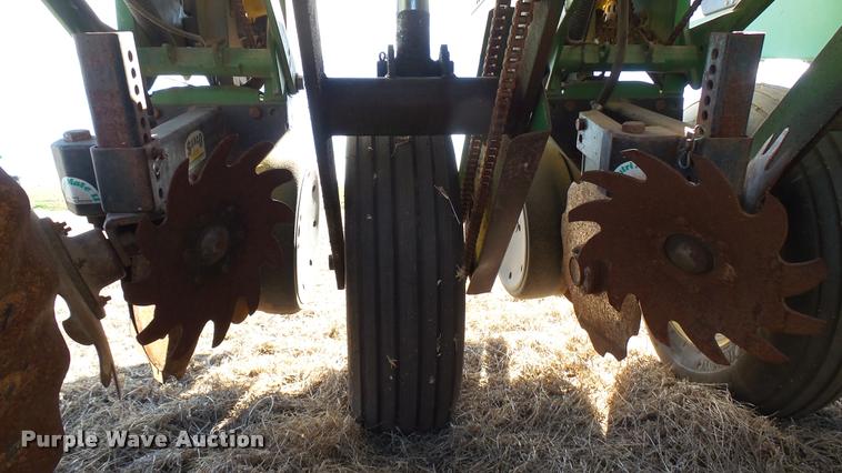 image for item DA0389 John Deere 1750 Max Emerge Plus Vacumeter planter