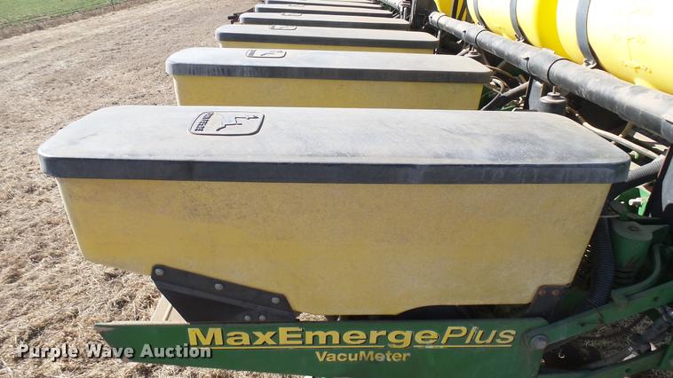 image for item DA0389 John Deere 1750 Max Emerge Plus Vacumeter planter