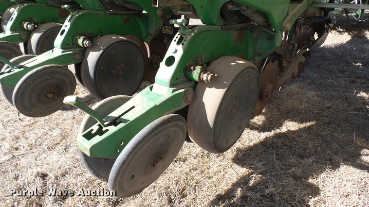 image for item DA0389 John Deere 1750 Max Emerge Plus Vacumeter planter