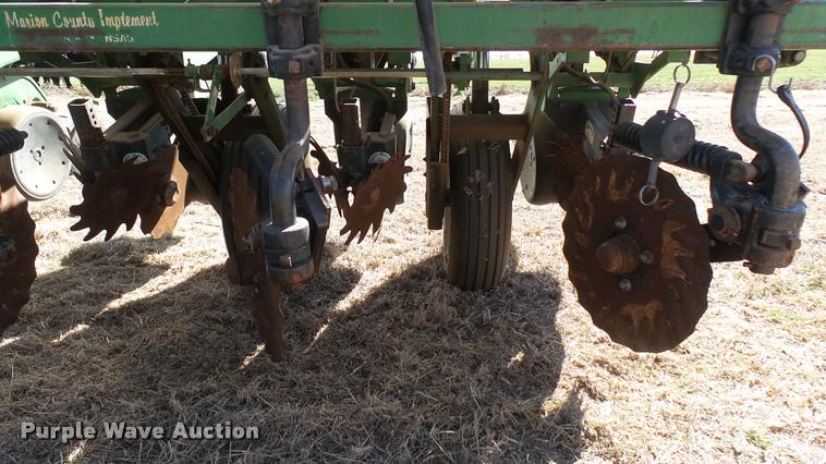 image for item DA0389 John Deere 1750 Max Emerge Plus Vacumeter planter