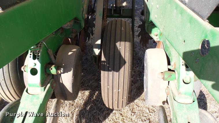 image for item DA0389 John Deere 1750 Max Emerge Plus Vacumeter planter