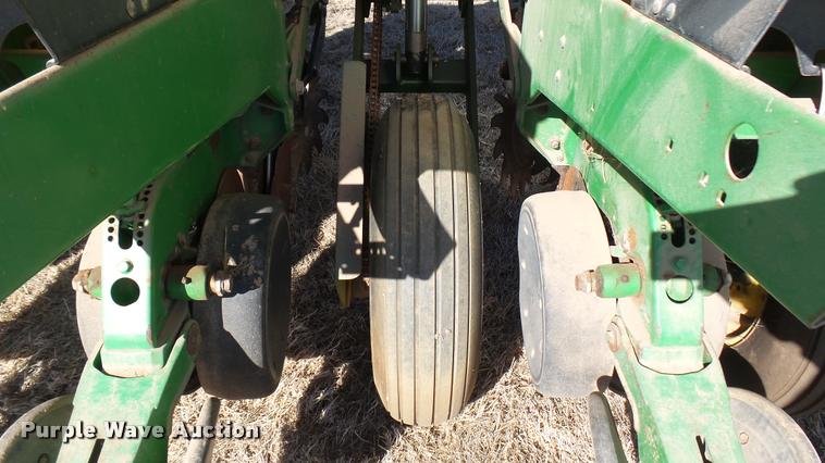 image for item DA0389 John Deere 1750 Max Emerge Plus Vacumeter planter