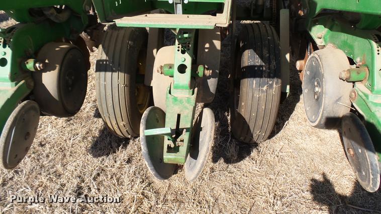 image for item DA0389 John Deere 1750 Max Emerge Plus Vacumeter planter