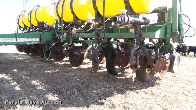 image for item DA0389 John Deere 1750 Max Emerge Plus Vacumeter planter