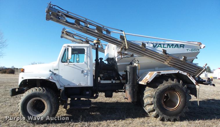 image for item DA0561 1982 International 1954 Easy Rider 1600C applicator truck