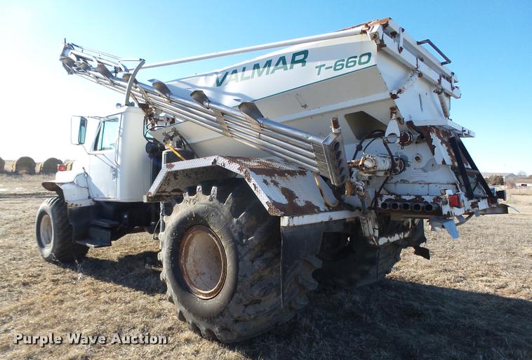 image for item DA0561 1982 International 1954 Easy Rider 1600C applicator truck