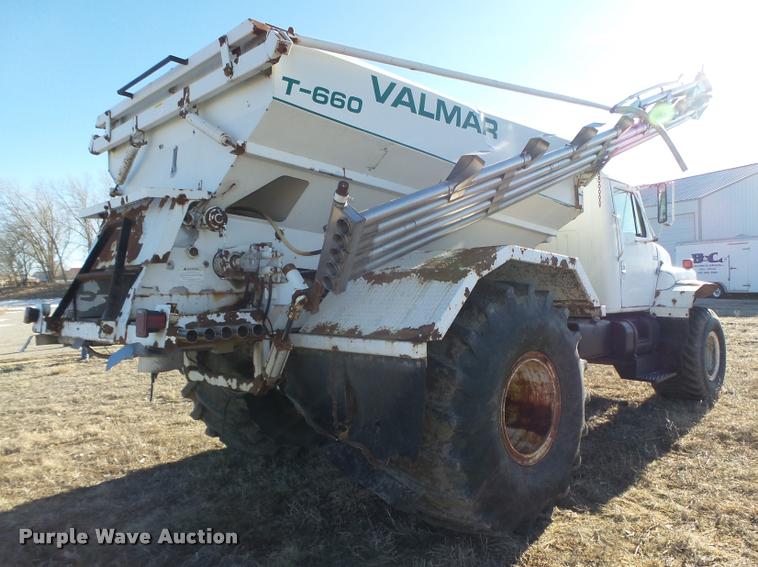 image for item DA0561 1982 International 1954 Easy Rider 1600C applicator truck