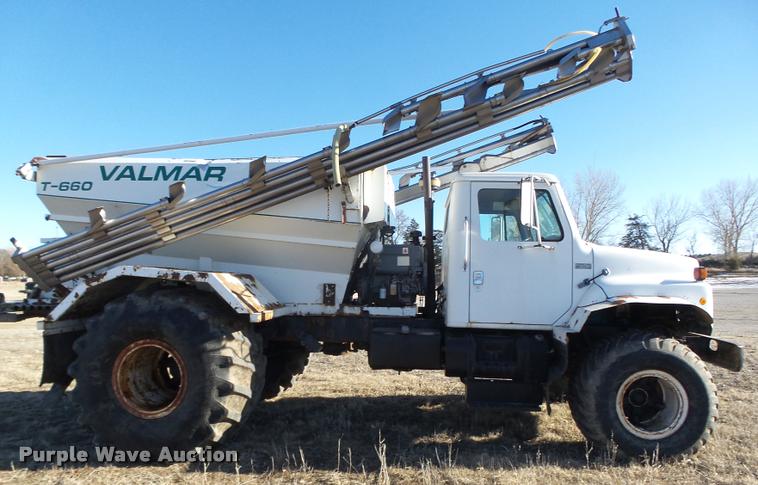 image for item DA0561 1982 International 1954 Easy Rider 1600C applicator truck