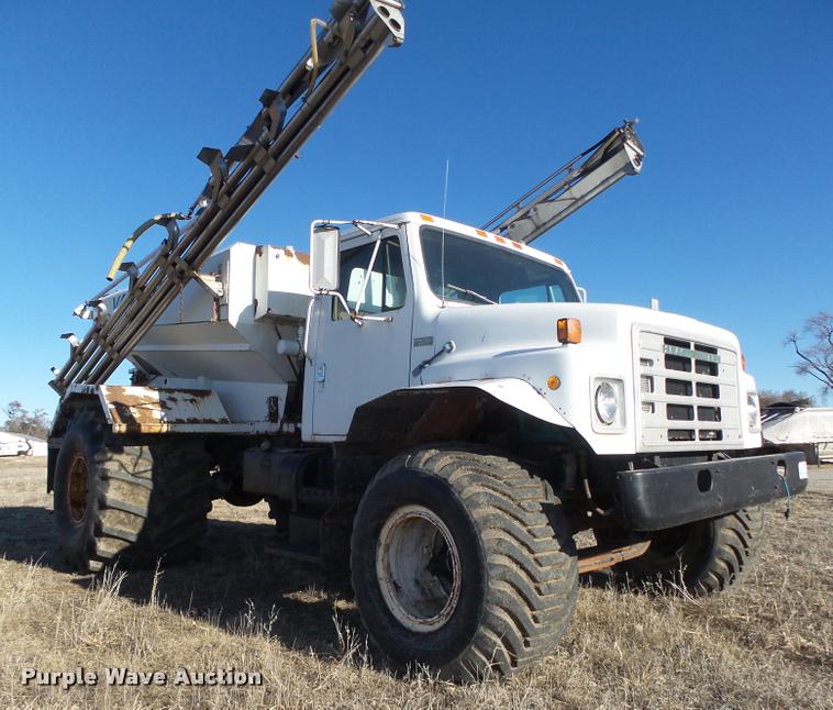 image for item DA0561 1982 International 1954 Easy Rider 1600C applicator truck