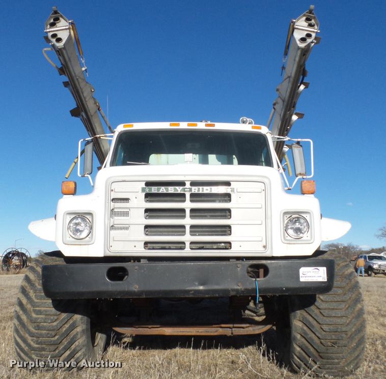 image for item DA0561 1982 International 1954 Easy Rider 1600C applicator truck