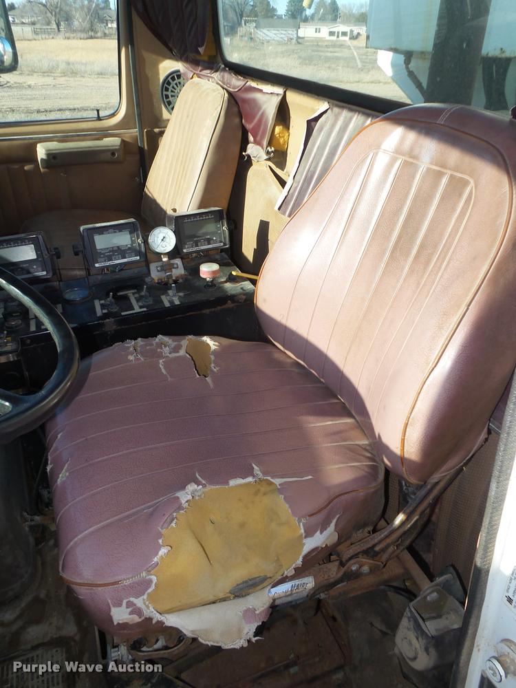 image for item DA0561 1982 International 1954 Easy Rider 1600C applicator truck