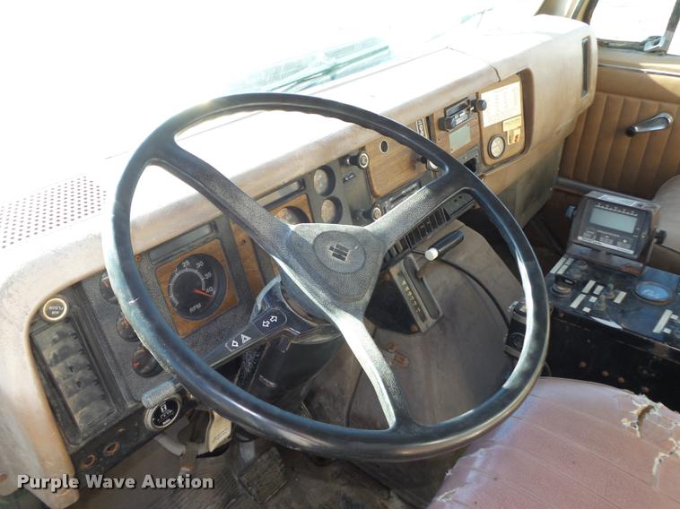 image for item DA0561 1982 International 1954 Easy Rider 1600C applicator truck