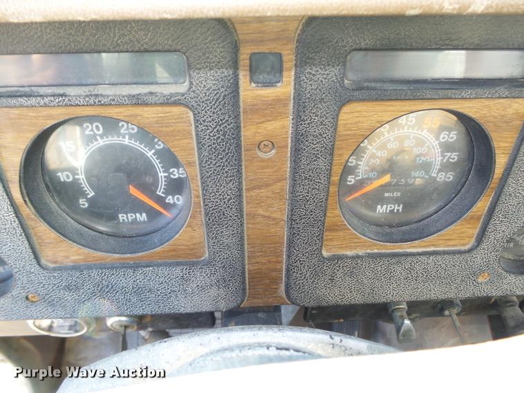 image for item DA0561 1982 International 1954 Easy Rider 1600C applicator truck