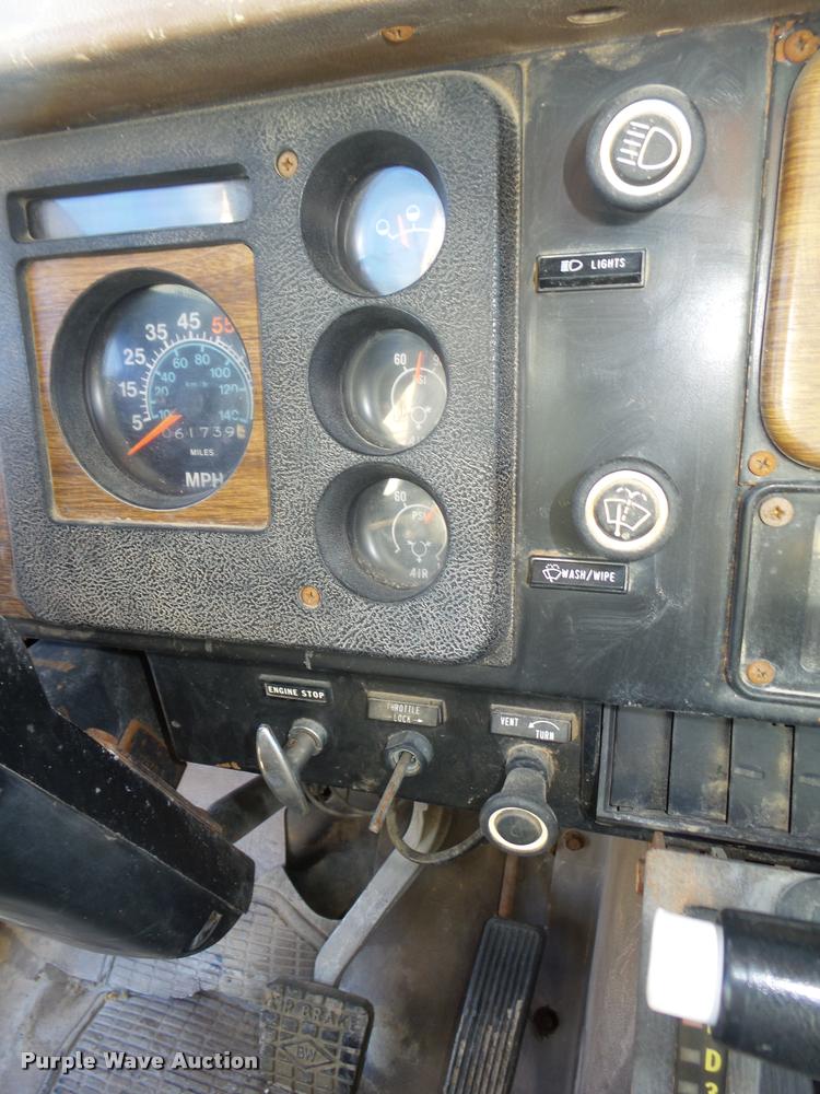 image for item DA0561 1982 International 1954 Easy Rider 1600C applicator truck