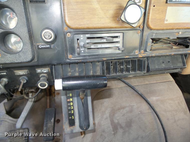 image for item DA0561 1982 International 1954 Easy Rider 1600C applicator truck