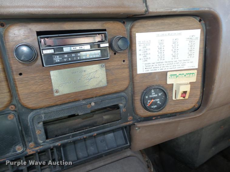 image for item DA0561 1982 International 1954 Easy Rider 1600C applicator truck